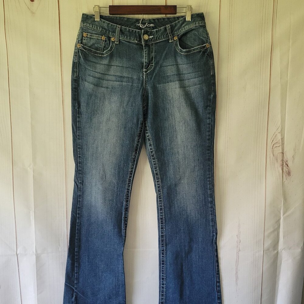 NWOT Maurices Women’s Jeans, Size 11/12, Curvy Fit, Denim, Cute Back Pocket, - Picture 1 of 8